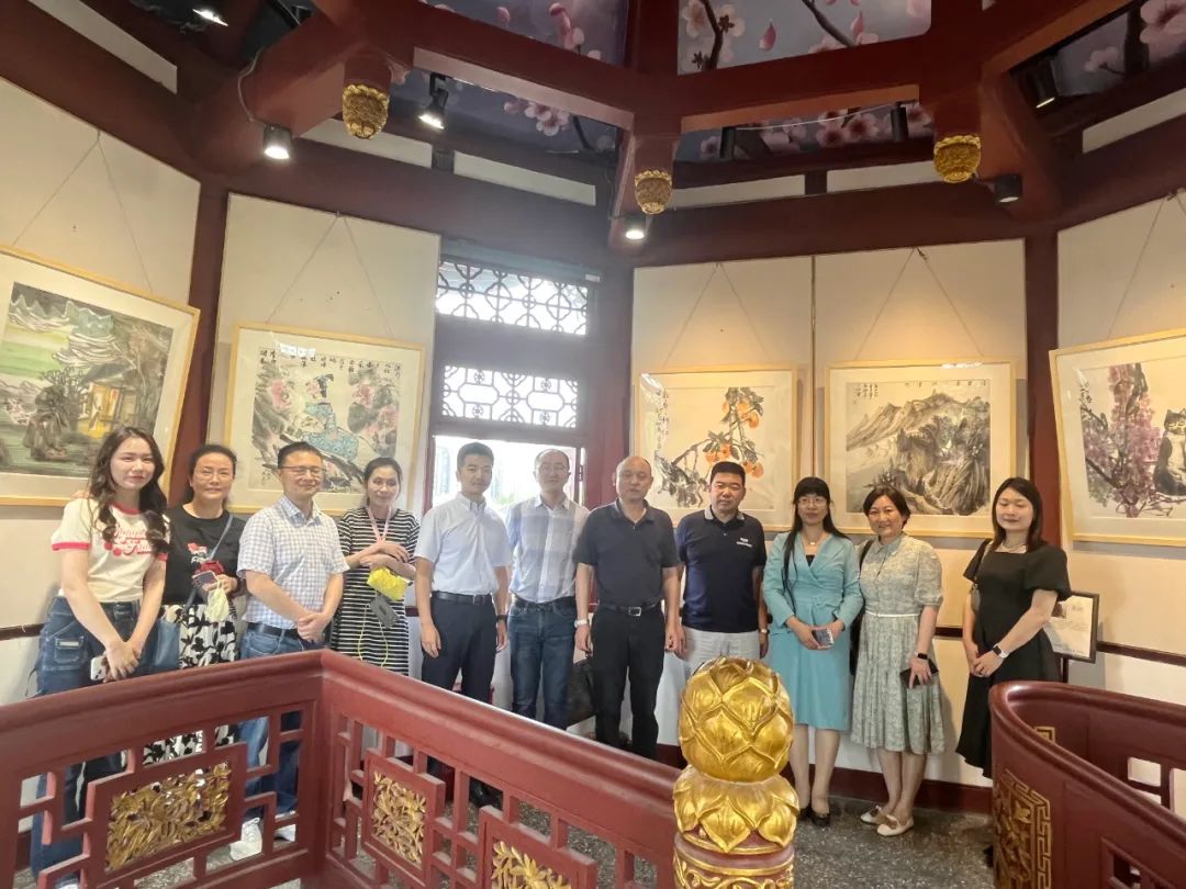 国家文旅部一级巡视员王鹤云一行调研散花楼(图1)