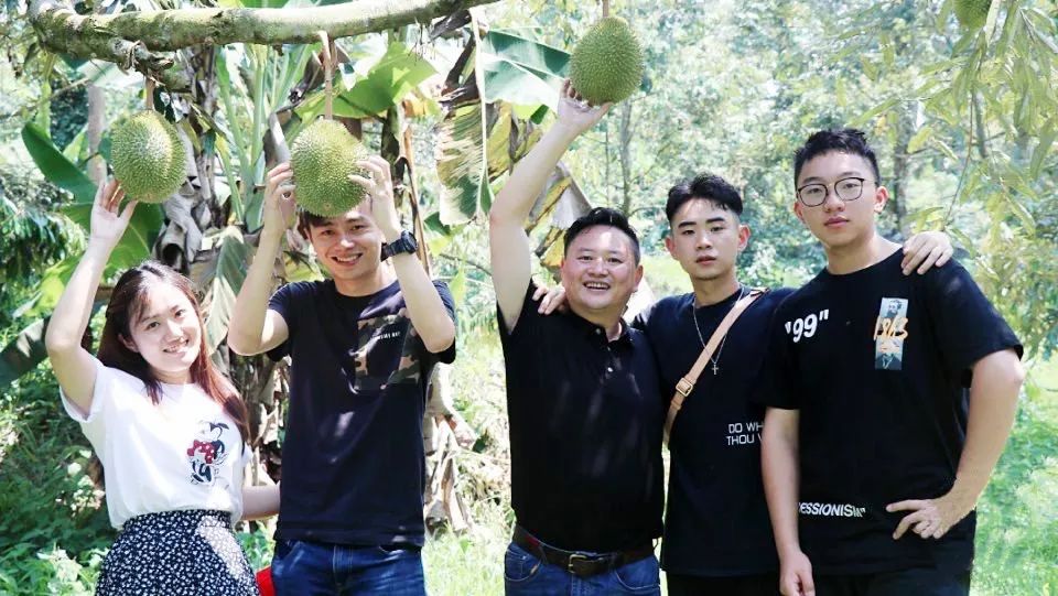 王者风范，极品品鉴，花落蓉城，猫王旗舰——庆祝“马来西亚顶级榴莲品鉴会暨猫刺·猫山王旗舰店开业典礼”在成都隆重举行！(图5)