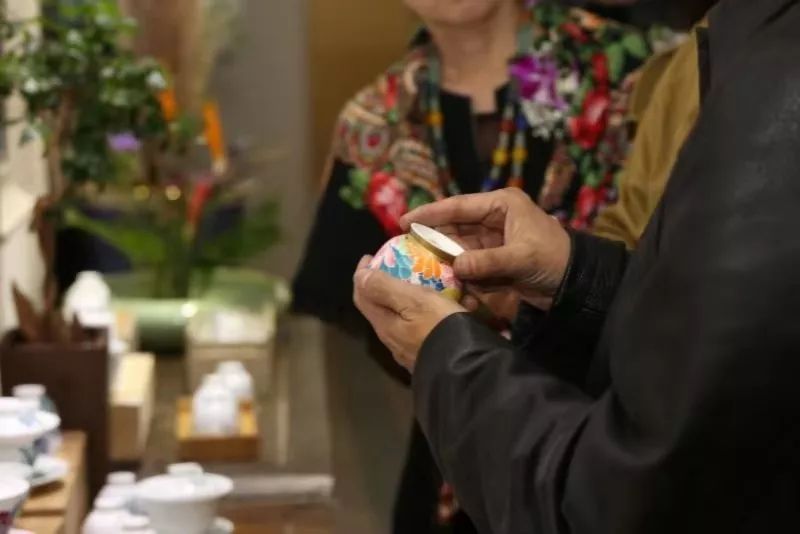 釉下五彩第一人，师生亮相耀蓉城！ 丽晶瓷庄隆重举办李文钟从艺62年师生展！(图15)