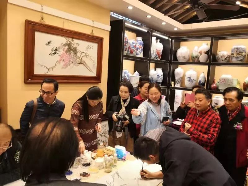 釉下五彩第一人，师生亮相耀蓉城！ 丽晶瓷庄隆重举办李文钟从艺62年师生展！(图20)