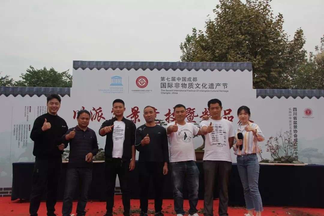 中华文化添锦绣，川派盆景铸辉煌丨川派盆景制作表演——郫县盆协(图9)