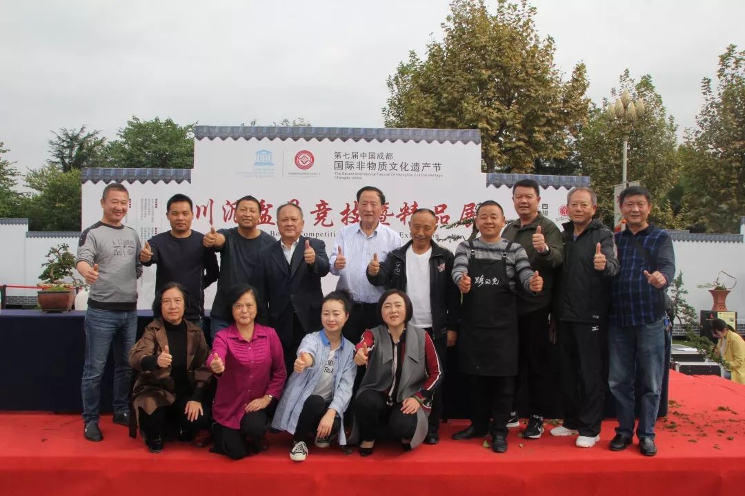 中华文化添锦绣，川派盆景铸辉煌丨川派盆景制作表演——邛崃市花木盆协(图9)