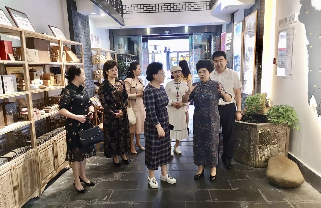 成都市妇联党组书记、主席谭学军一行莅临四川省传统文化促进会调研(图1)