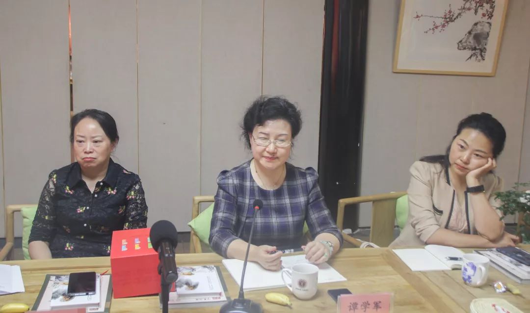 成都市妇联党组书记、主席谭学军一行莅临四川省传统文化促进会调研(图3)