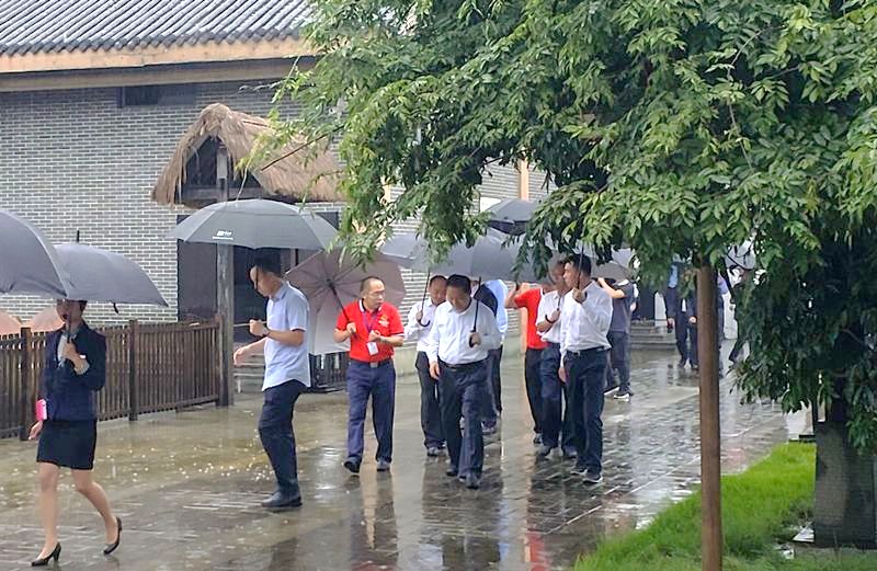 四川省委书记到这家百年酱油企业，看到了些啥？(图2)