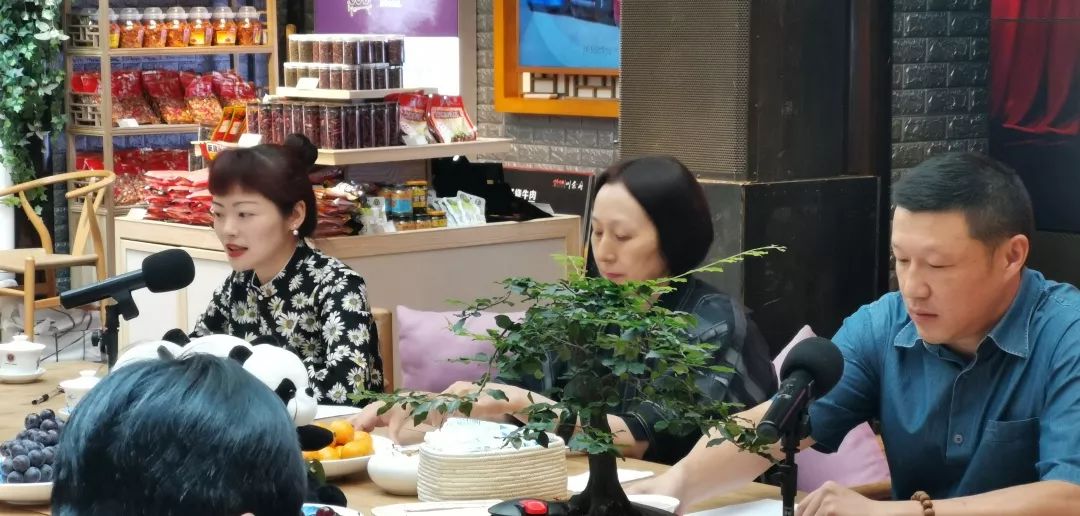 四幕谐剧《爱你到永远》导排启动仪式在川味中国举行 (图4)