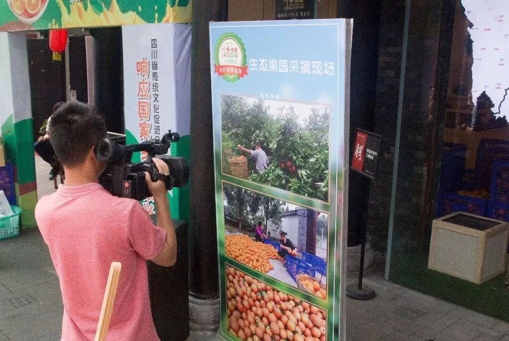 县长带队推广产品，众大咖齐帮忙“精准扶贫”，五一“橙香”文殊坊！ (图4)