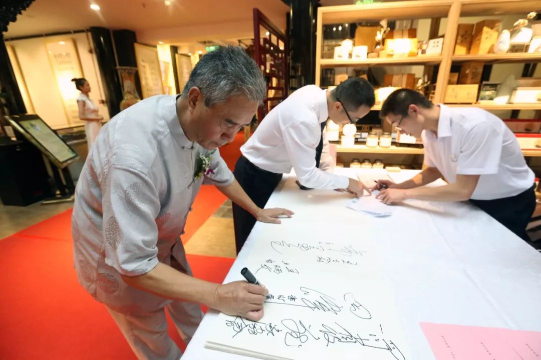 文创花开文殊坊 翰墨传情颂中国 ——李教文十二生肖甲骨文、篆书书法展在文殊坊举行 (图4)