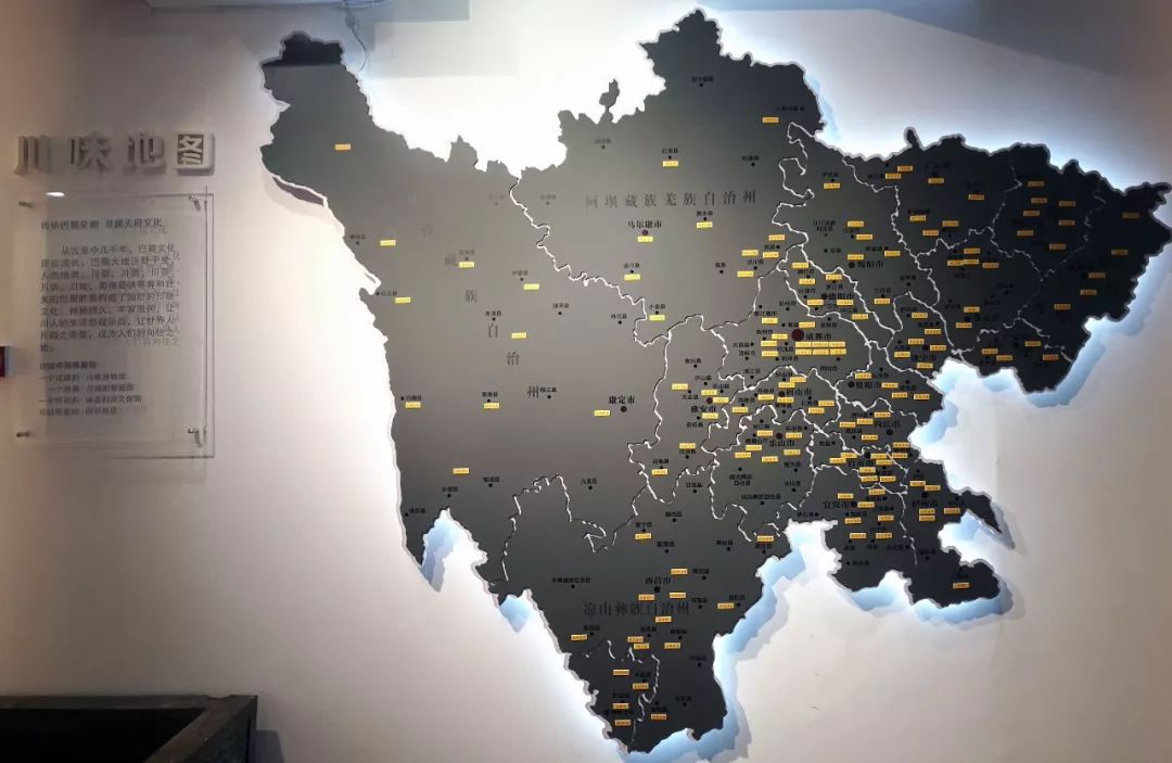 川味中国•诗影成都——李镜《镜头》诗词摄影展在川味中国文创馆如期举行 (图3)