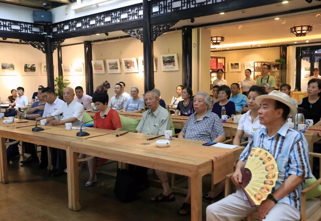 川味中国•诗影成都——李镜《镜头》诗词摄影展在川味中国文创馆如期举行 (图6)