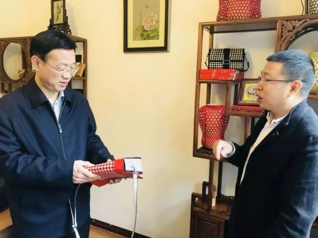 武侯区委书记一行莅临黉门街75号传统文化会客厅进行工作调研并召开现场办公会 (图8)