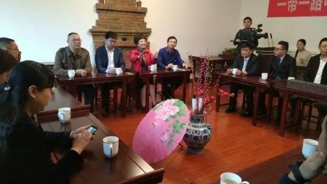 武侯区委书记一行莅临黉门街75号传统文化会客厅进行工作调研并召开现场办公会 (图9)