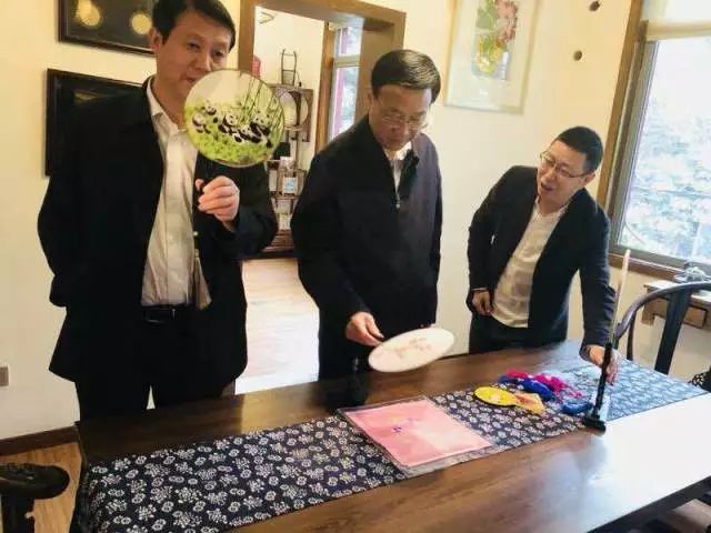 武侯区委书记一行莅临黉门街75号传统文化会客厅进行工作调研并召开现场办公会 (图3)