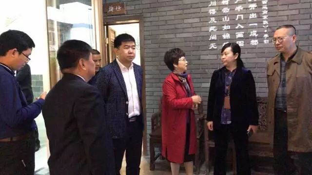 武侯区委书记一行莅临黉门街75号传统文化会客厅进行工作调研并召开现场办公会 (图5)