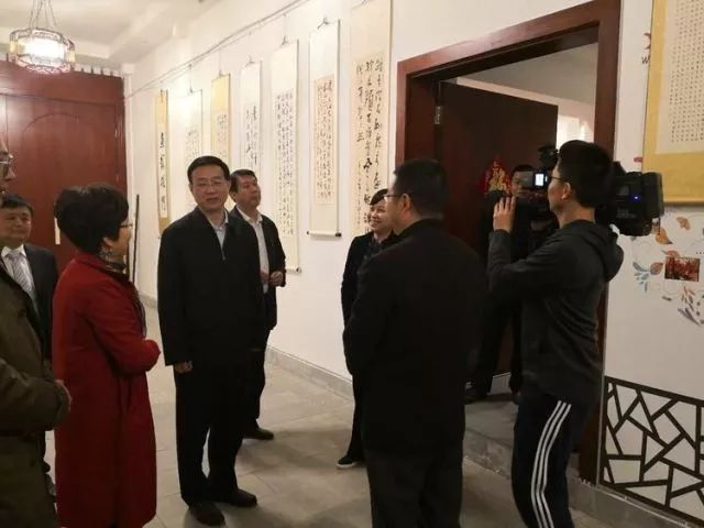武侯区委书记一行莅临黉门街75号传统文化会客厅进行工作调研并召开现场办公会 (图2)
