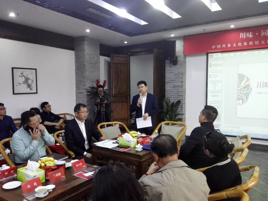 速速围观，这些大伽来郫都干啥子？(图1)