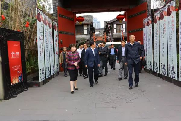 川味中国风雨历程||2015年4月长春市政府高层到访“川味中国”(图2)