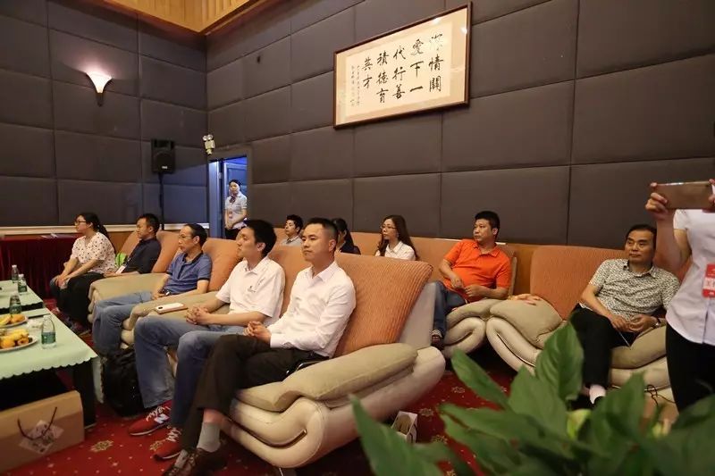 “爱心大接力，我们在行动”成都儿童电影周爱心认购茶话会成功举办 (图6)