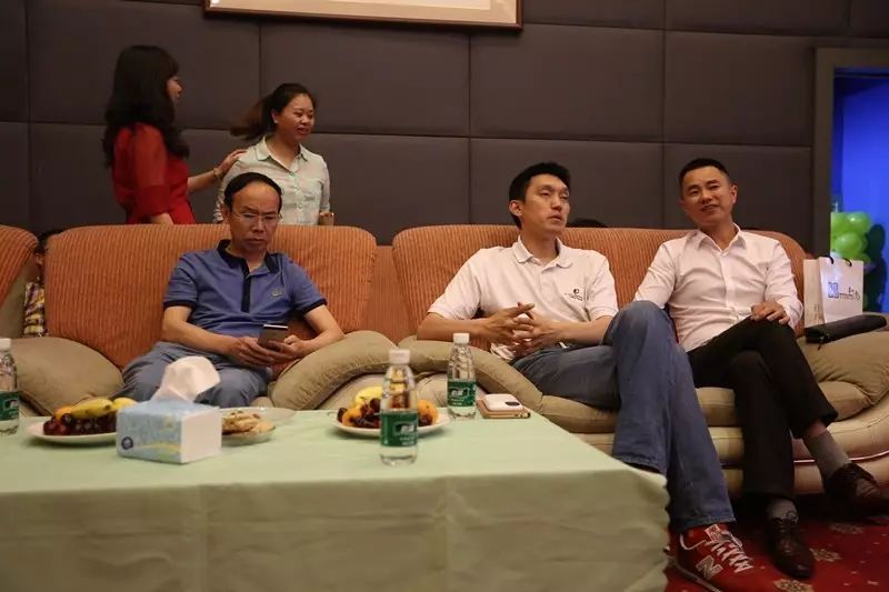 “爱心大接力，我们在行动”成都儿童电影周爱心认购茶话会成功举办 (图4)