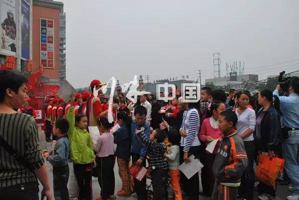 2009年08月 媒体1+7联动推出“川味民评风云榜”(图7)