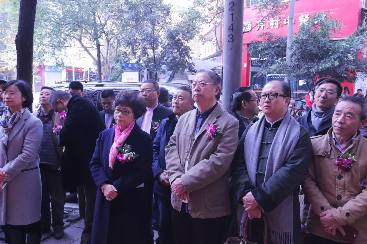 “红色官窑”、G20国宴瓷荟蓉城，轻工业部陶瓷研究所名人名作成都开展 (图2)