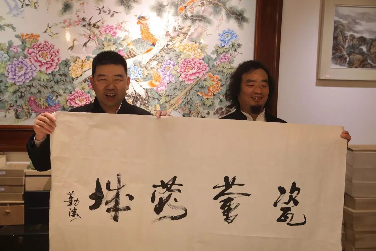 “红色官窑”、G20国宴瓷荟蓉城，轻工业部陶瓷研究所名人名作成都开展 (图20)