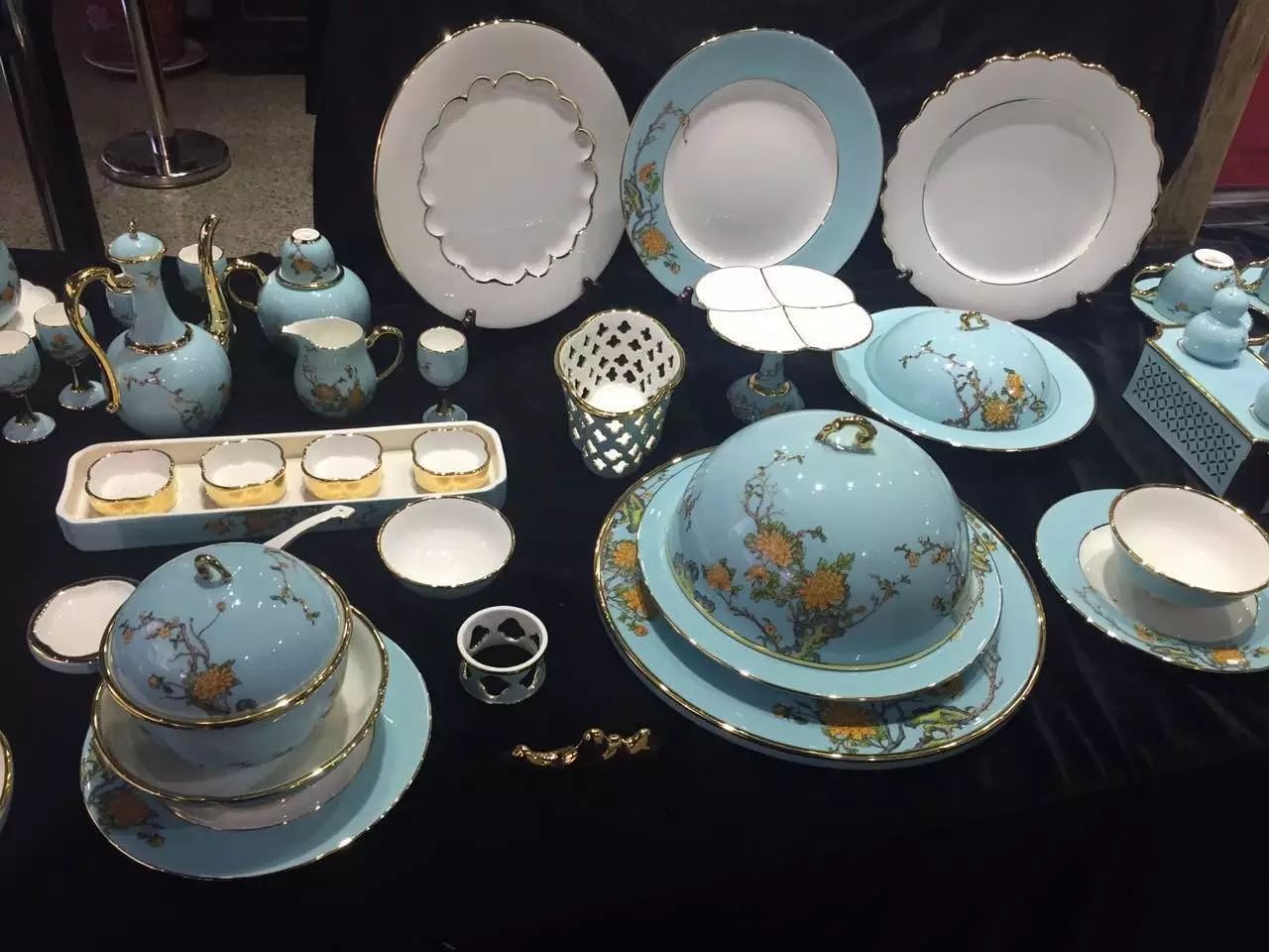 “红色官窑”、G20国宴瓷荟蓉城，轻工业部陶瓷研究所名人名作成都开展 (图34)