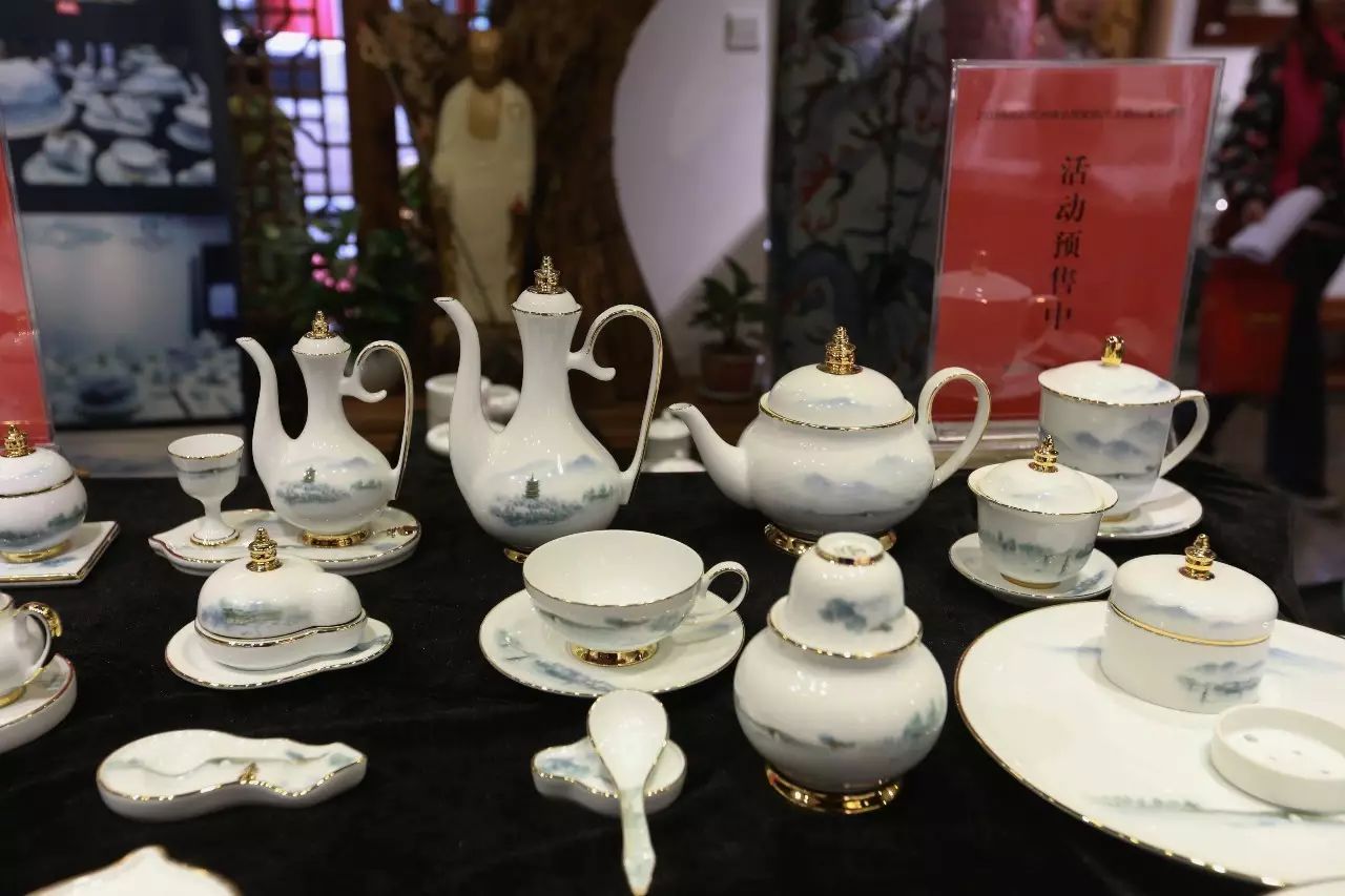 “红色官窑”、G20国宴瓷荟蓉城，轻工业部陶瓷研究所名人名作成都开展 (图32)