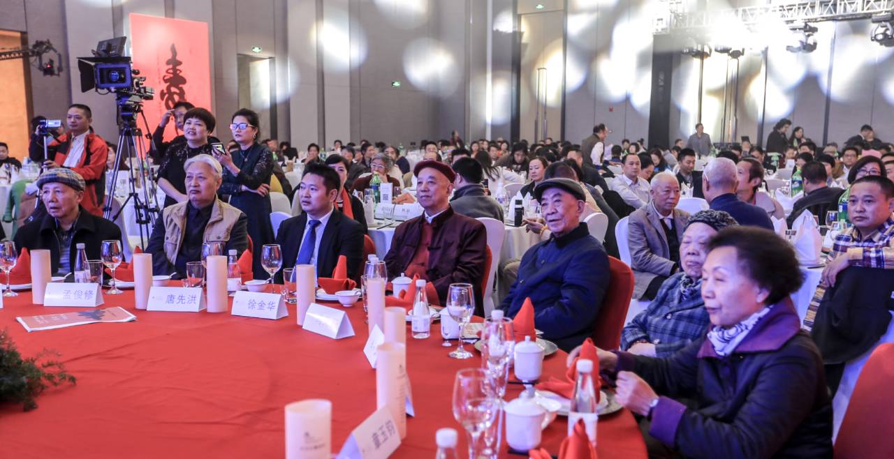 成都今冬“碧潭飘雪”，徐公华诞“红动蓉城” (图1)