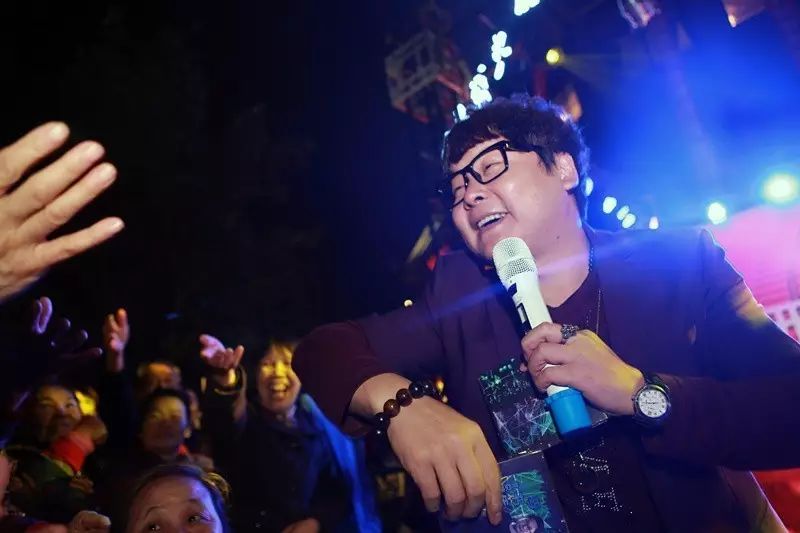 传统文化、各路明星助阵，铁郎头火锅昨日开业(图12)