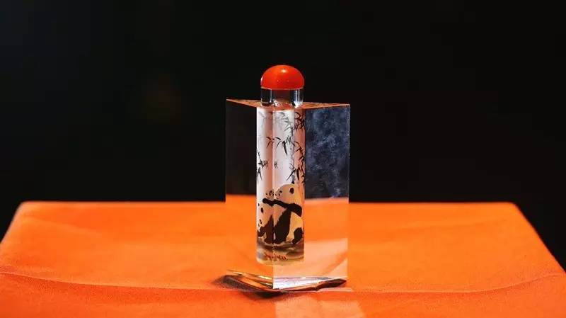 小壶大乾坤——内画守卫者梁卫卫 (图3)