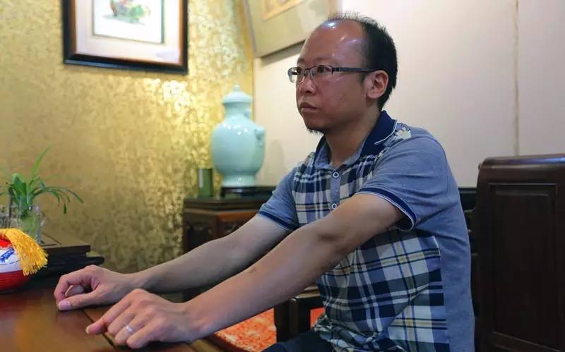 小壶大乾坤——内画守卫者梁卫卫 (图1)