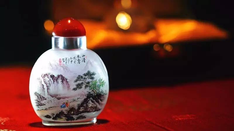 小壶大乾坤——内画守卫者梁卫卫 (图2)