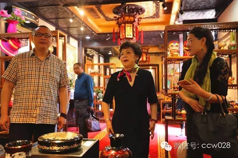 传承经典 弘扬国粹 武侯区文体广新旅局局长龚婧在川味中国调研传统文化 (图5)