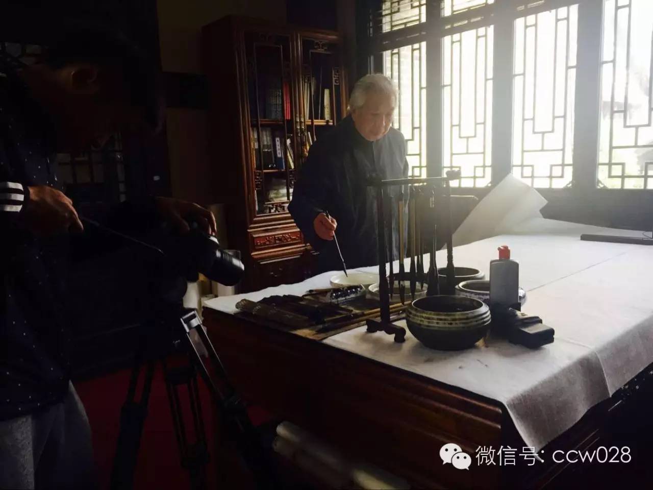 专访画家罗石 畅谈笔墨人生 (图1)