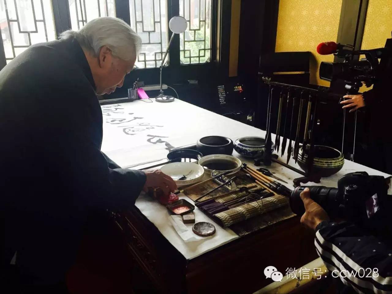 专访画家罗石 畅谈笔墨人生 (图3)