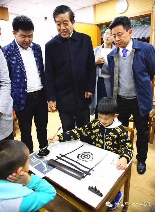 中国书法家协会主席到访成都 营造青少年书写空间 (图5)