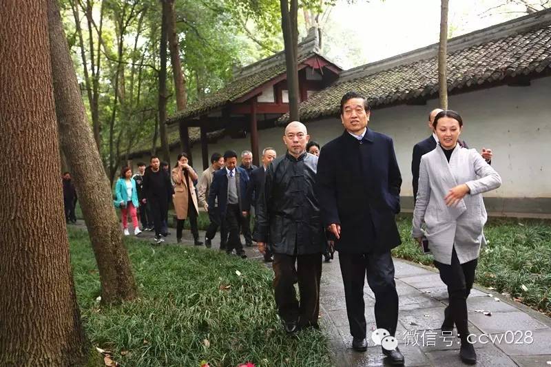 中国书法家协会主席到访成都 营造青少年书写空间 (图2)