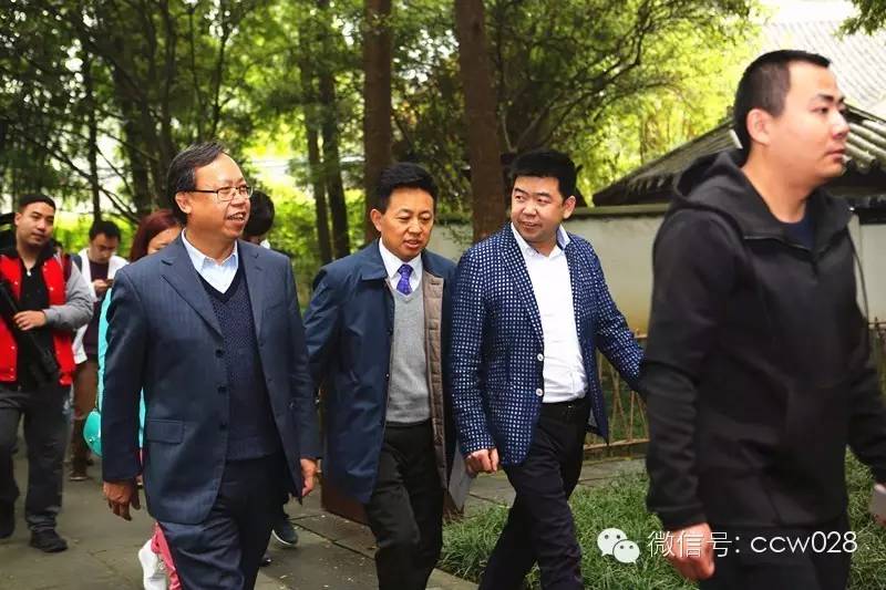 中国书法家协会主席到访成都 营造青少年书写空间 (图1)