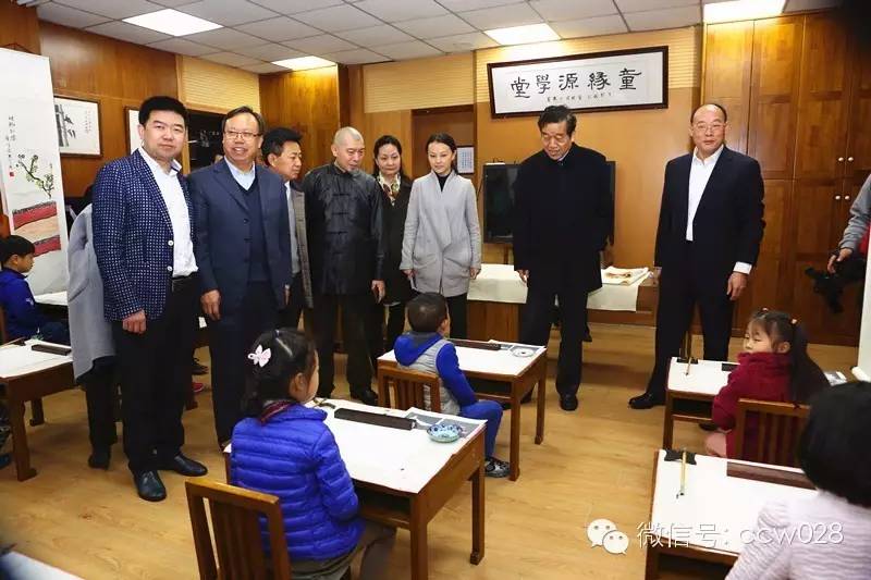 中国书法家协会主席到访成都 营造青少年书写空间 (图6)