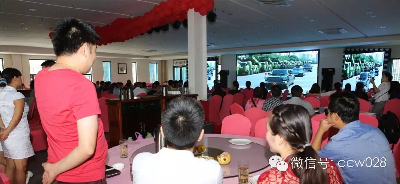 抗战胜利70周年阅兵大典 龙和十八艺亲友热闹联欢(图5)