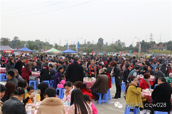 品千人百桌子坝坝宴 看时尚佳人惊艳龙和——西南首届茶叶采购大会盛大开幕 (图8)