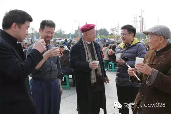 品千人百桌子坝坝宴 看时尚佳人惊艳龙和——西南首届茶叶采购大会盛大开幕 (图9)