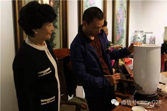 景德镇当代中青年实力派陶瓷艺术大师作品展在蓉成功举办 (图8)