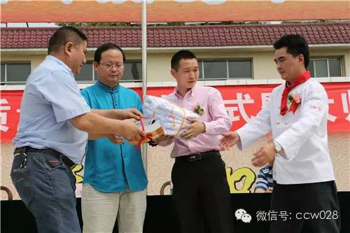 金宫川派味业董事长龚永泽被聘为新东方烹饪学校金牛校区客座教授 (图5)