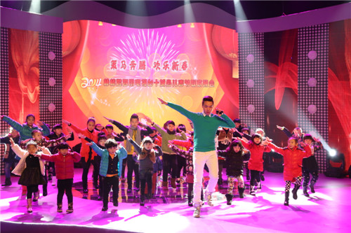 “策马奔腾 欢乐新春——“2014棒棒娃四川电视台十城少儿春节联欢晚会”顺利在台录制 (图3)