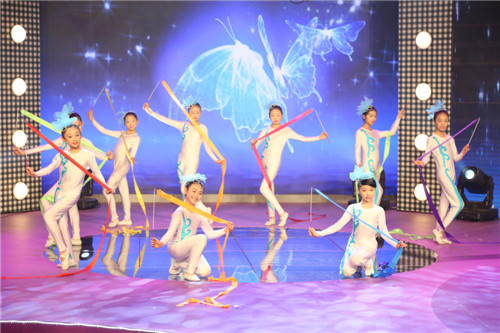 “策马奔腾 欢乐新春——“2014棒棒娃四川电视台十城少儿春节联欢晚会”顺利在台录制 (图4)