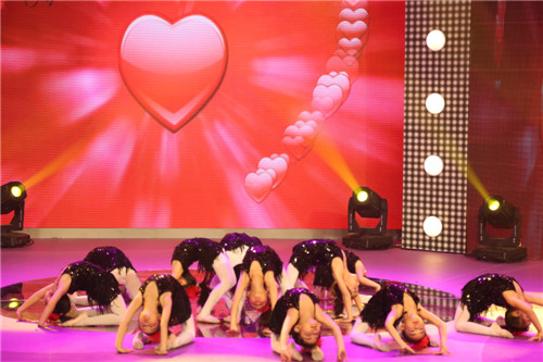 “策马奔腾 欢乐新春——“2014棒棒娃四川电视台十城少儿春节联欢晚会”顺利在台录制 (图5)