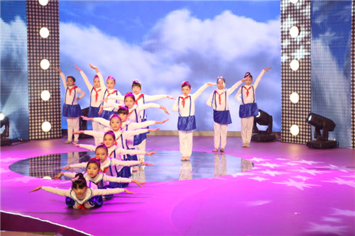 “策马奔腾 欢乐新春——“2014棒棒娃四川电视台十城少儿春节联欢晚会”顺利在台录制 (图7)