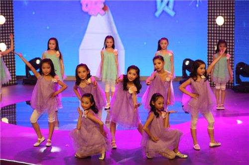 “策马奔腾 欢乐新春——“2014棒棒娃四川电视台十城少儿春节联欢晚会”顺利在台录制 (图13)